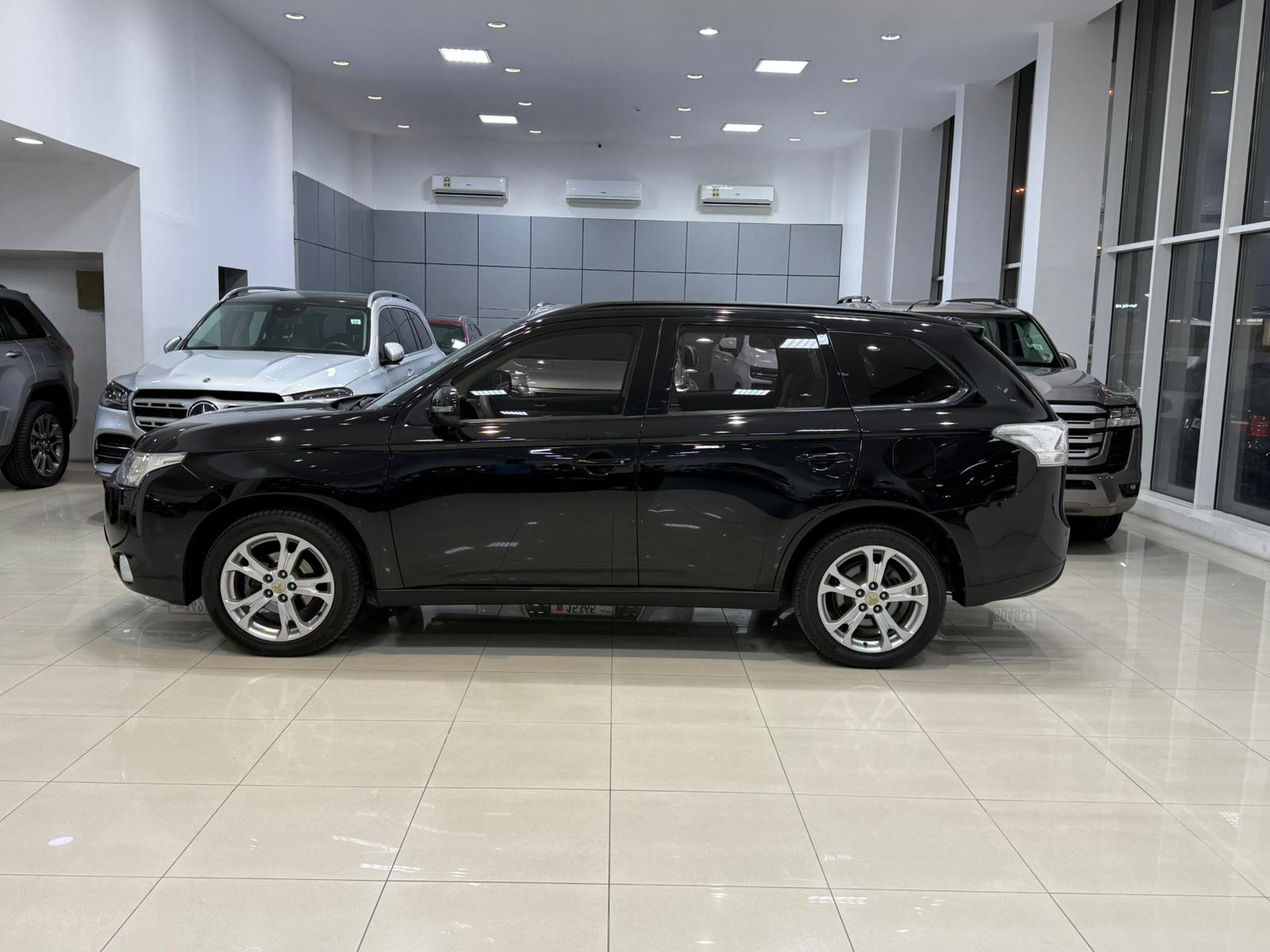 Mitsubishi Outlander 2014 (Black)