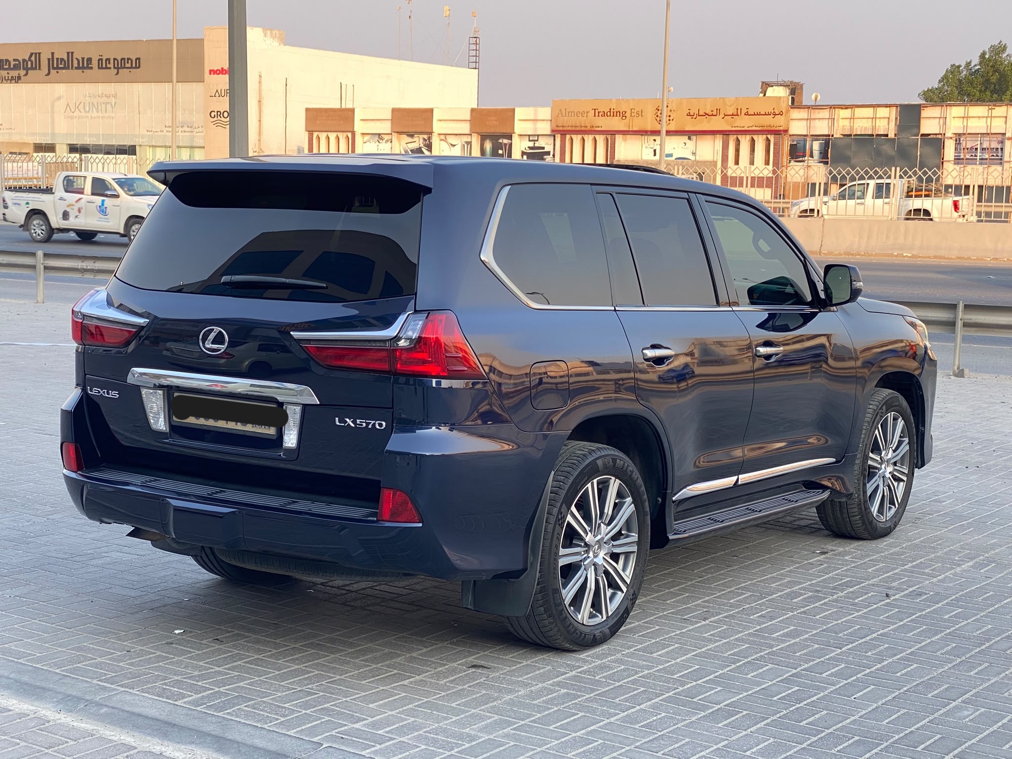 Lexus LX-570 2016 (Blue)