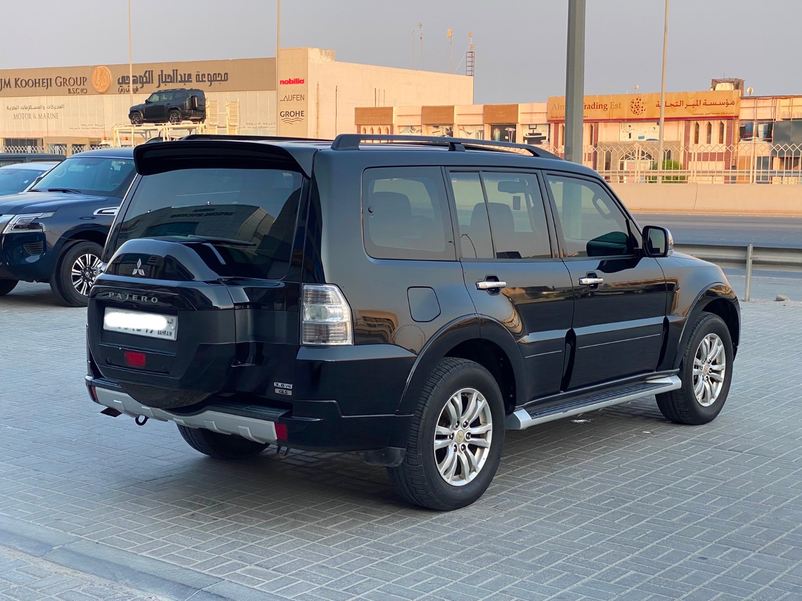 Mitsubishi Pajero GLS 2015 (Black)