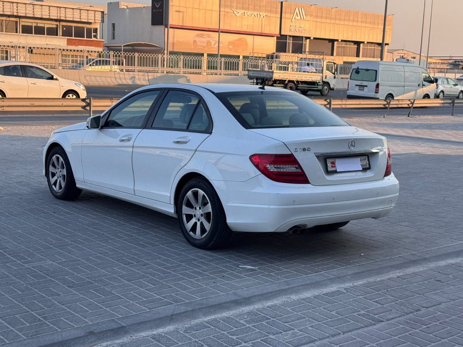 Mercedes Benz C-180 / 2014 (White)