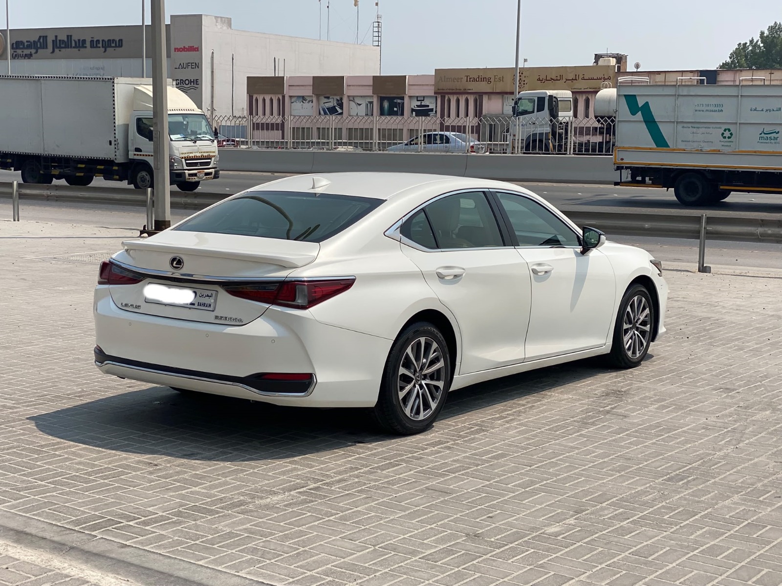 Lexus ES-300h 2023 (White)