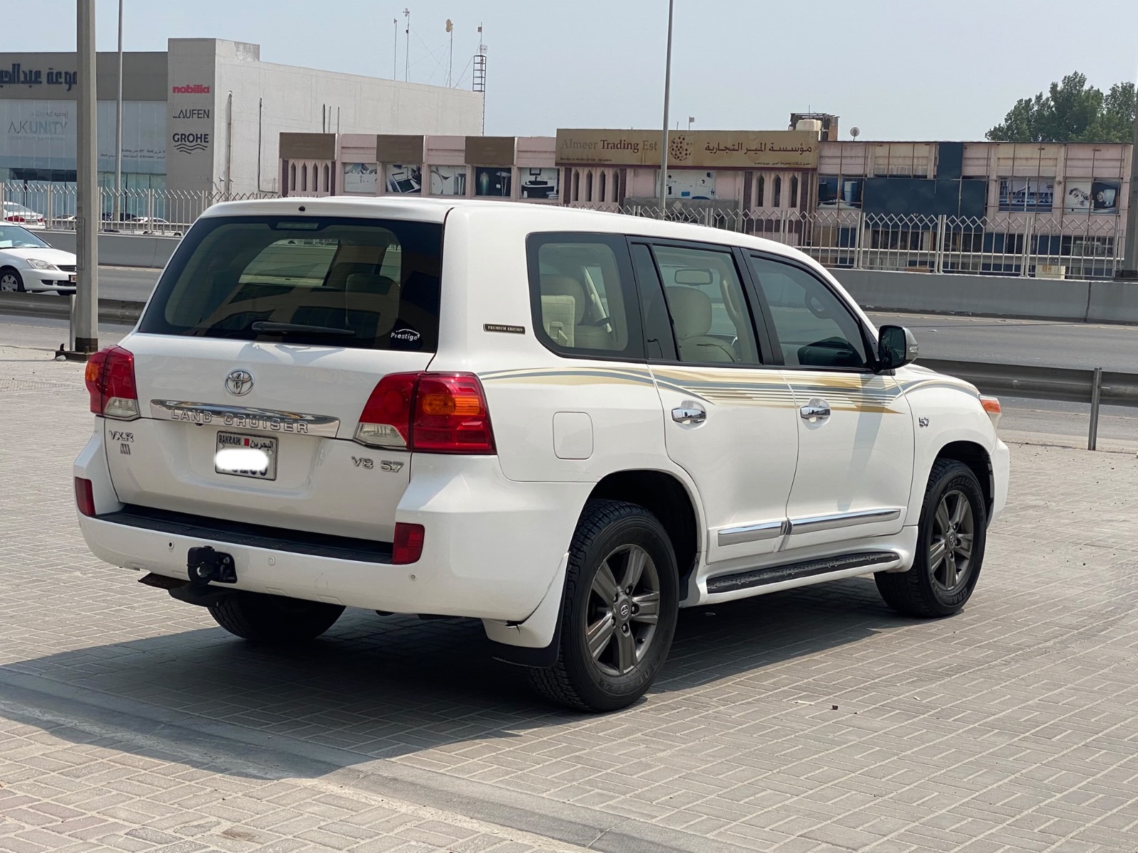 Toyota Land Cruiser VX-R 2014 (White)