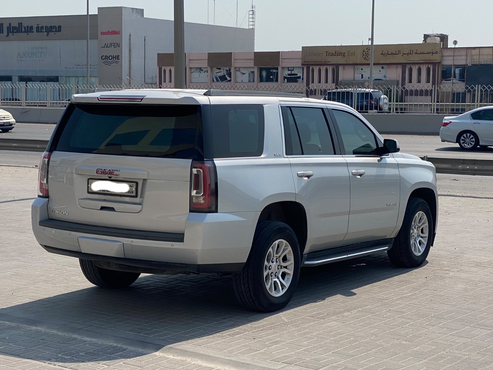 GMC Yukon 2018 (Silver)
