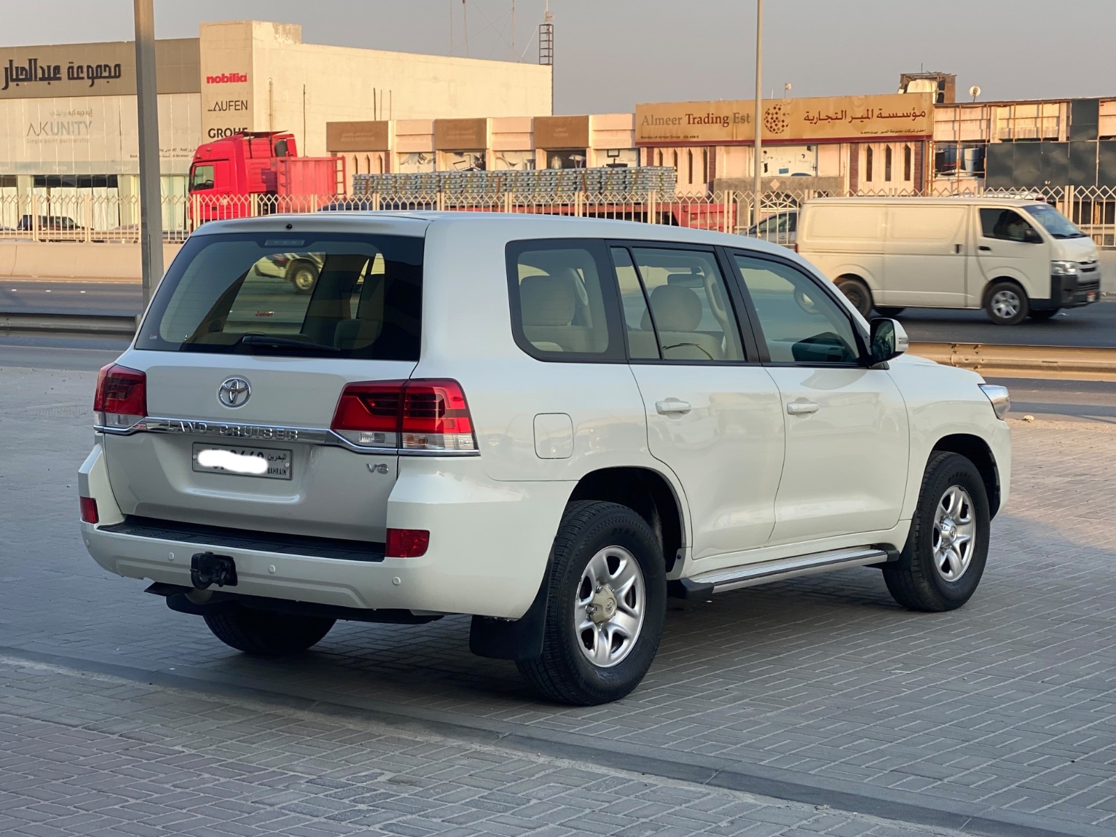 Toyota Land Cruiser G 2016 (White)