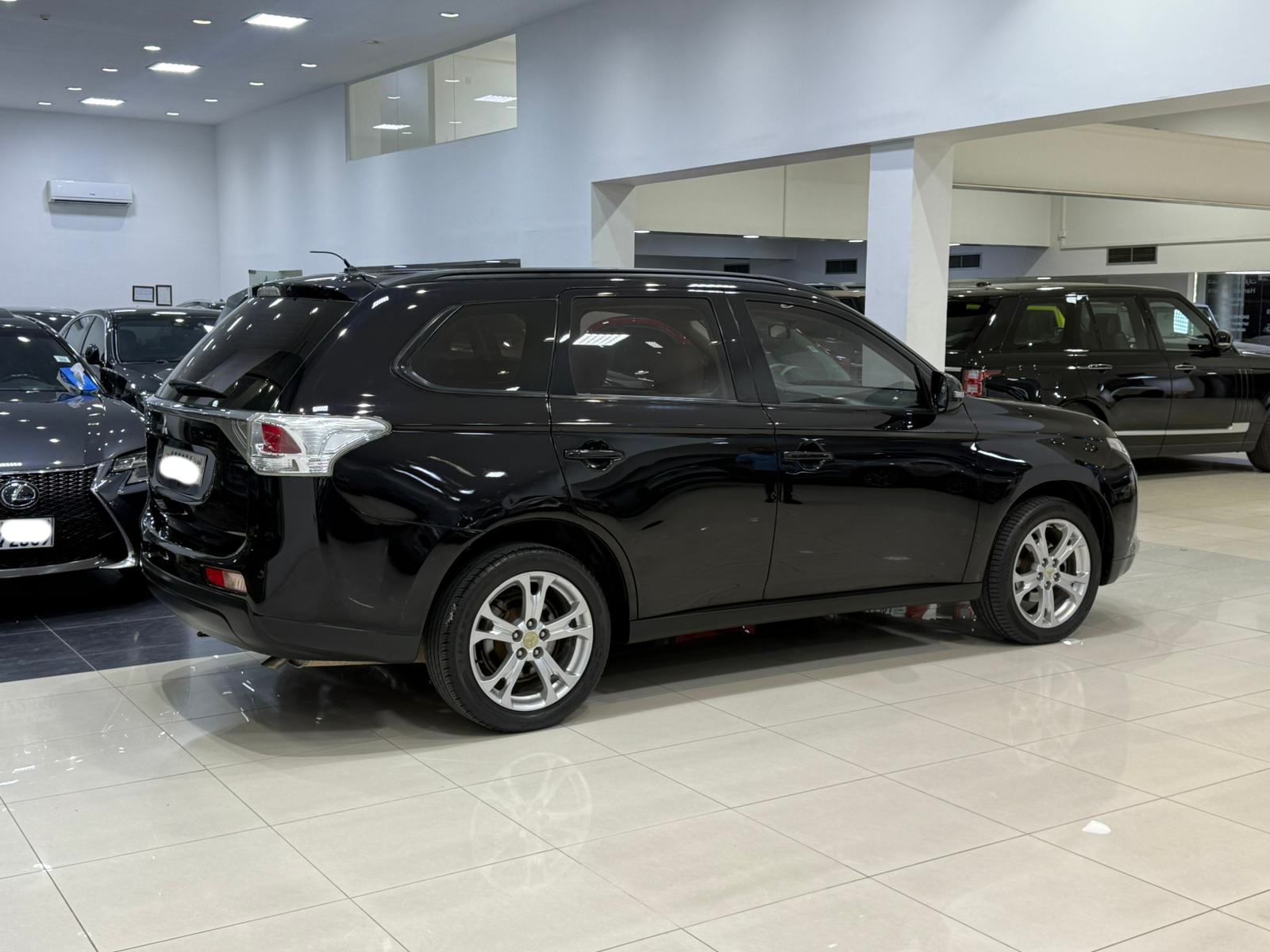 Mitsubishi Outlander 2014 (Black)