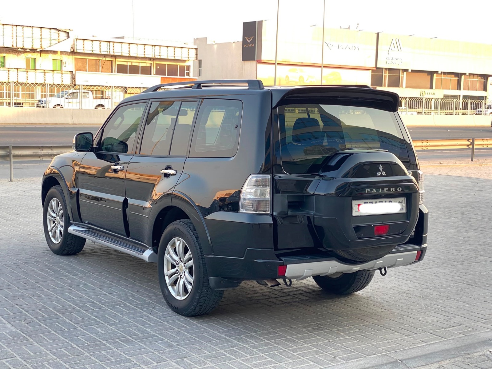 Mitsubishi Pajero GLS 2015 (Black)