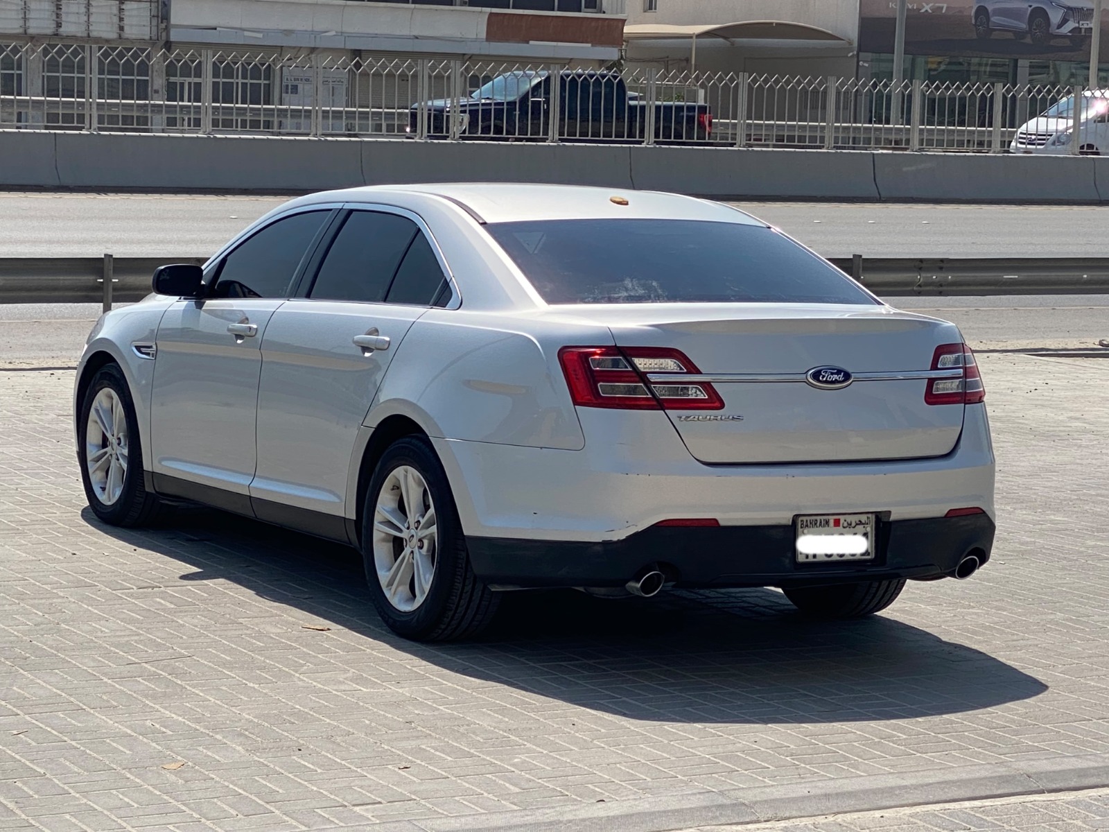 Ford Taurus 2014 (Silver)