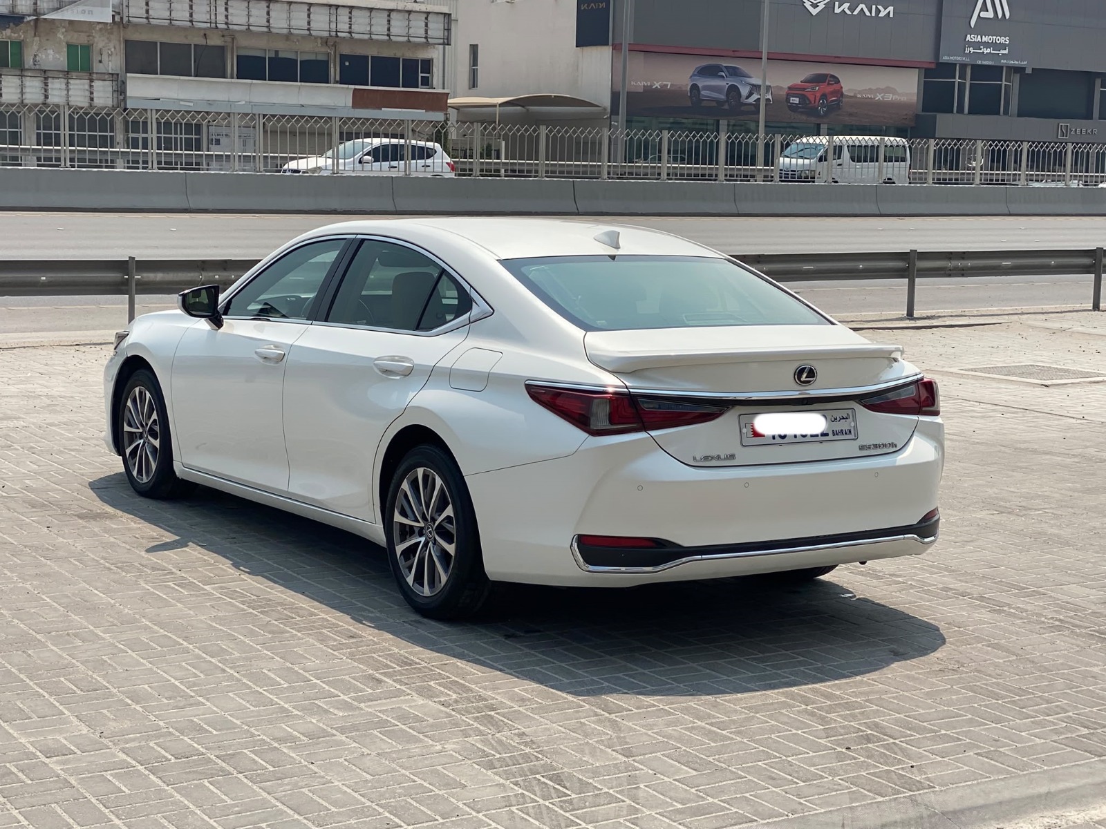Lexus ES-300h 2023 (White)