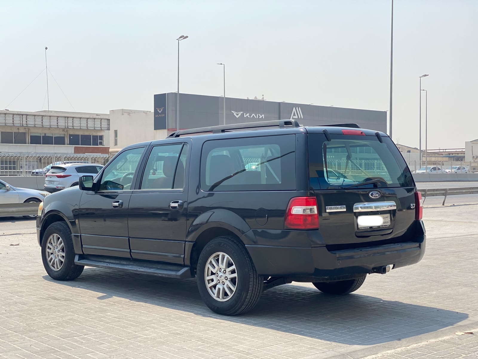 Ford Expedition 2012 (Black)