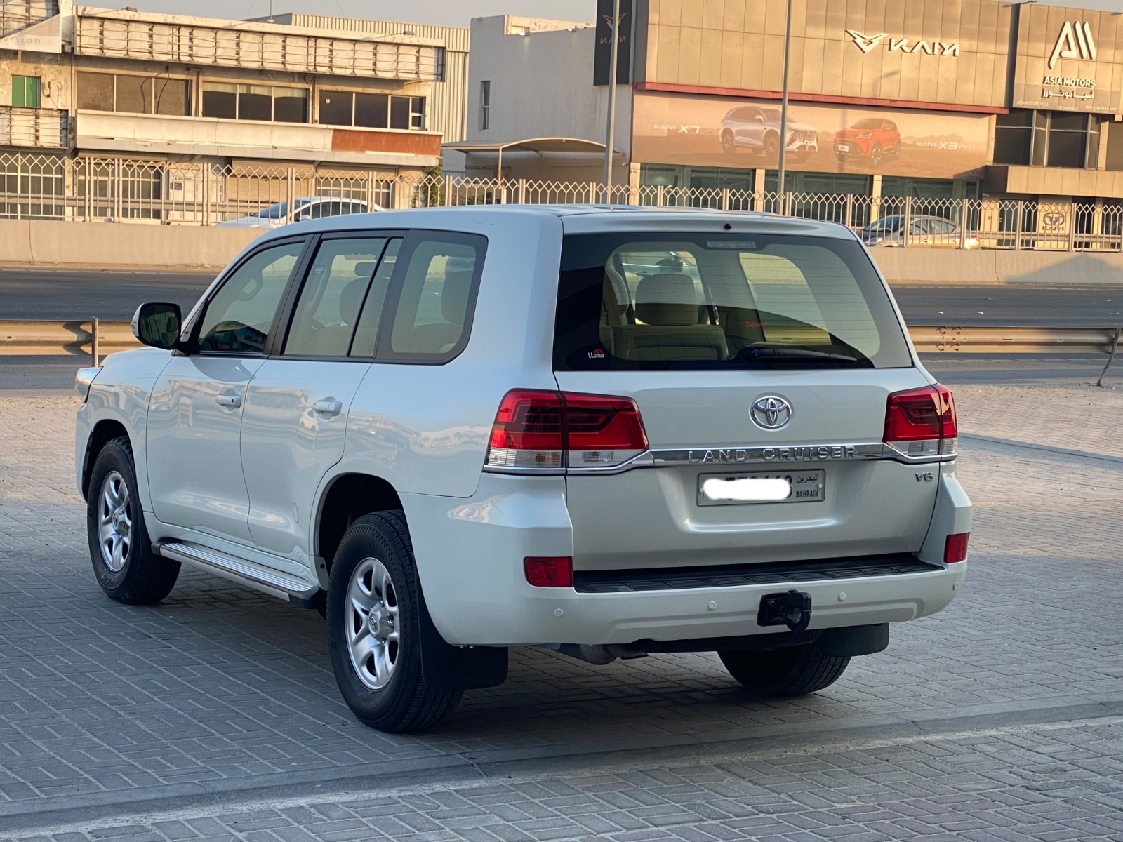 Toyota Land Cruiser G 2016 (White)