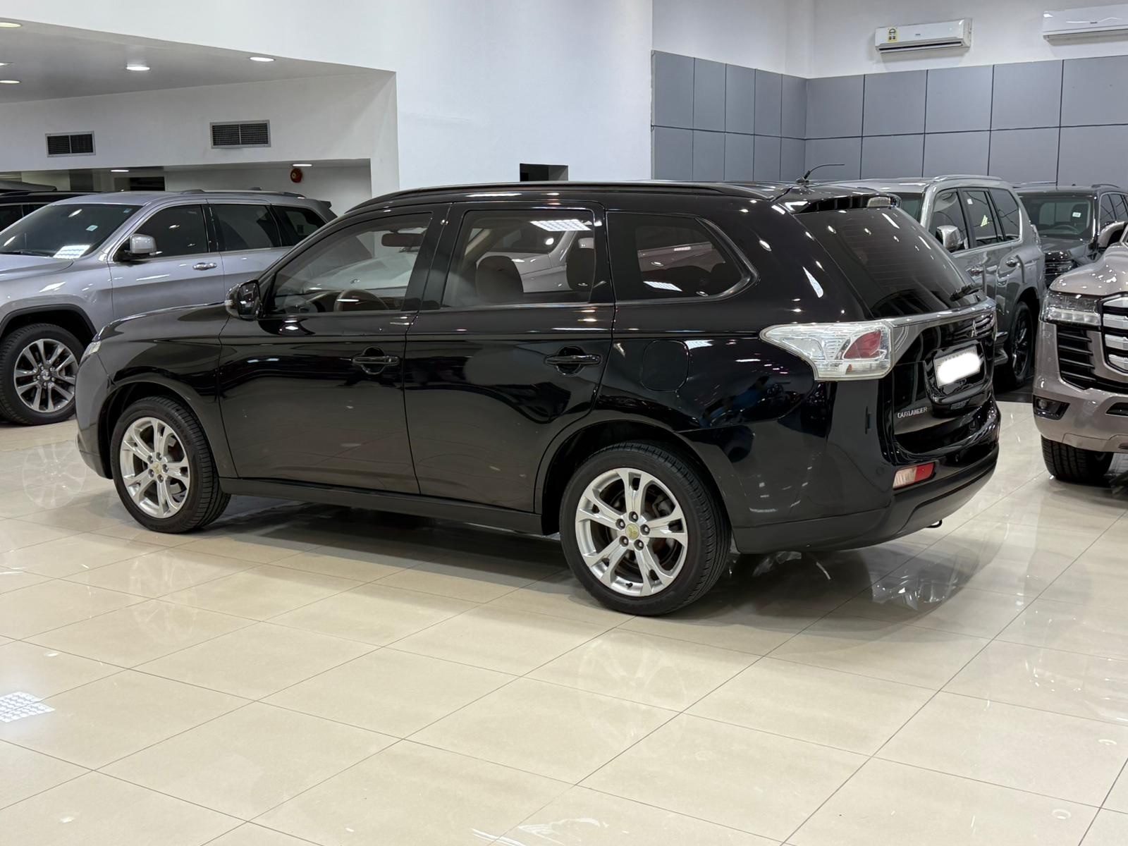 Mitsubishi Outlander 2014 (Black)