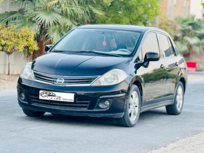 nissan-tiida-2011-1