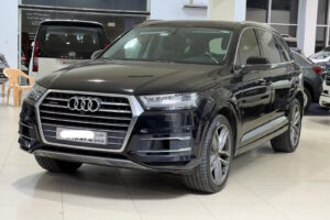 Audi Q7 / 2019 (Black)
