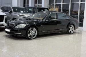 Mercedes Benz S-500 / 2012 (Black)