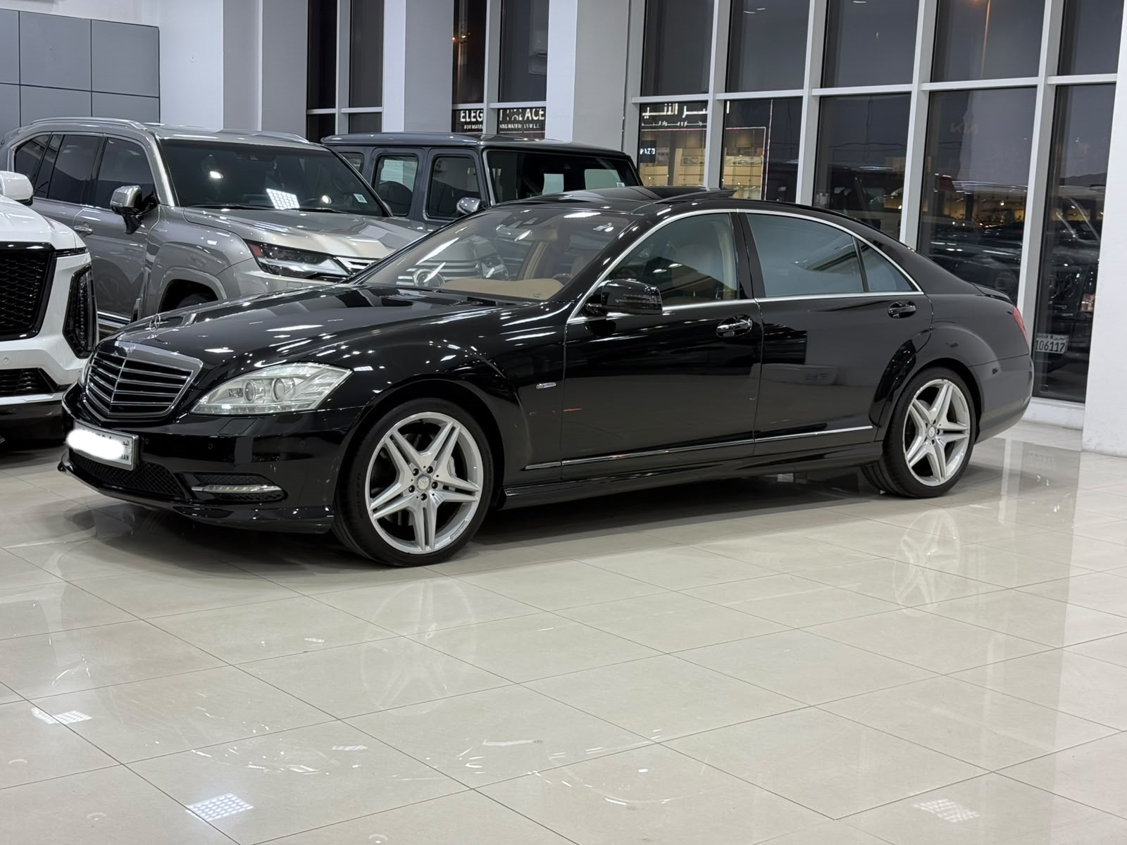 Mercedes Benz S-500 / 2012 (Black)