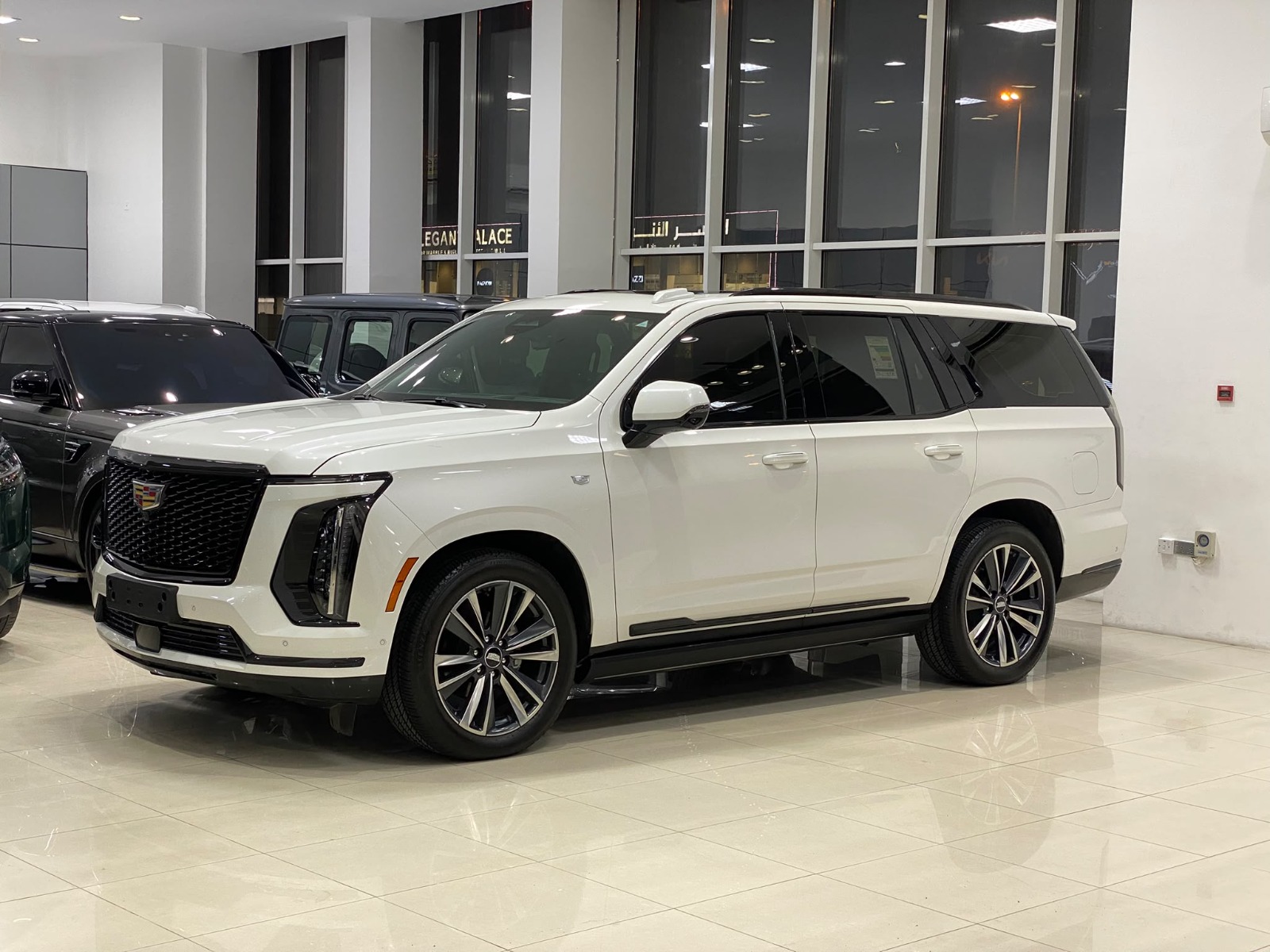 Cadillac Escalade 600 / 2025 (White)