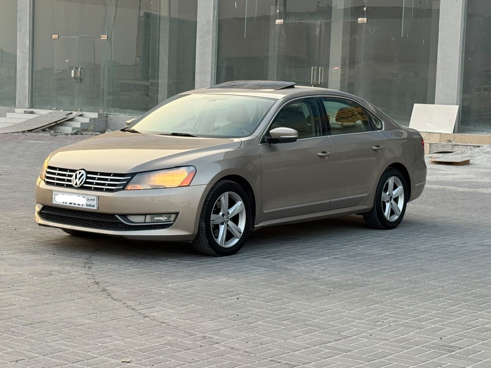 Volkswagen Passat 2016 (Beige)
