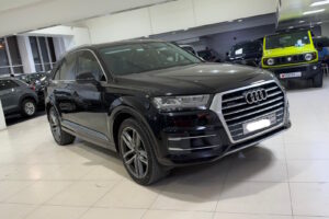 Audi Q7 / 2019 (Black)