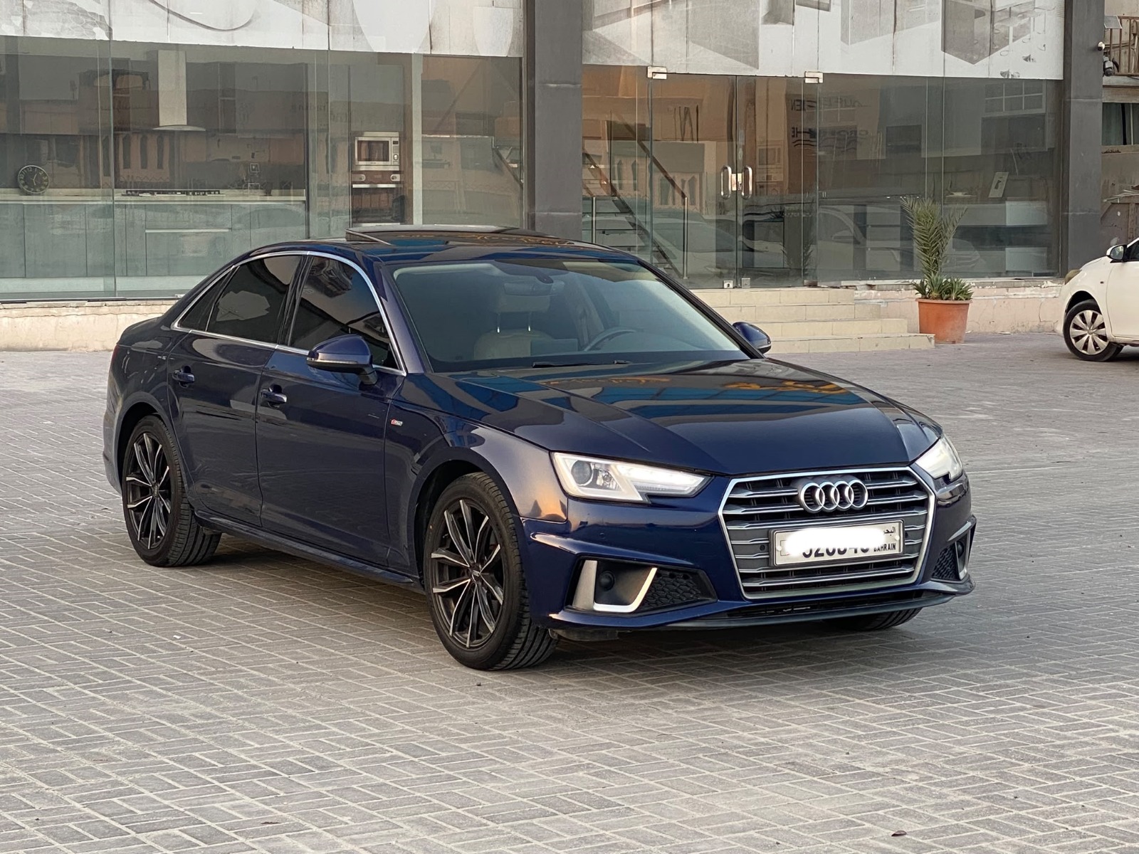 Audi A4 / 2019 (Blue)