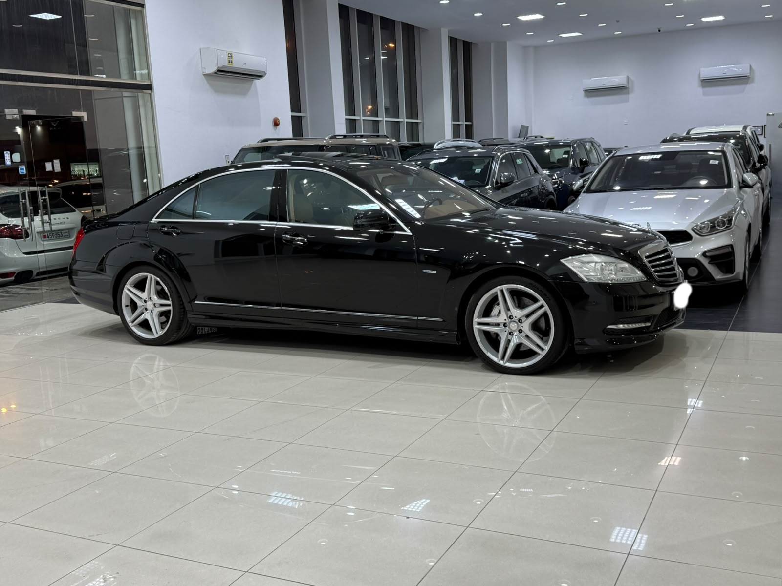 Mercedes Benz S-500 / 2012 (Black)