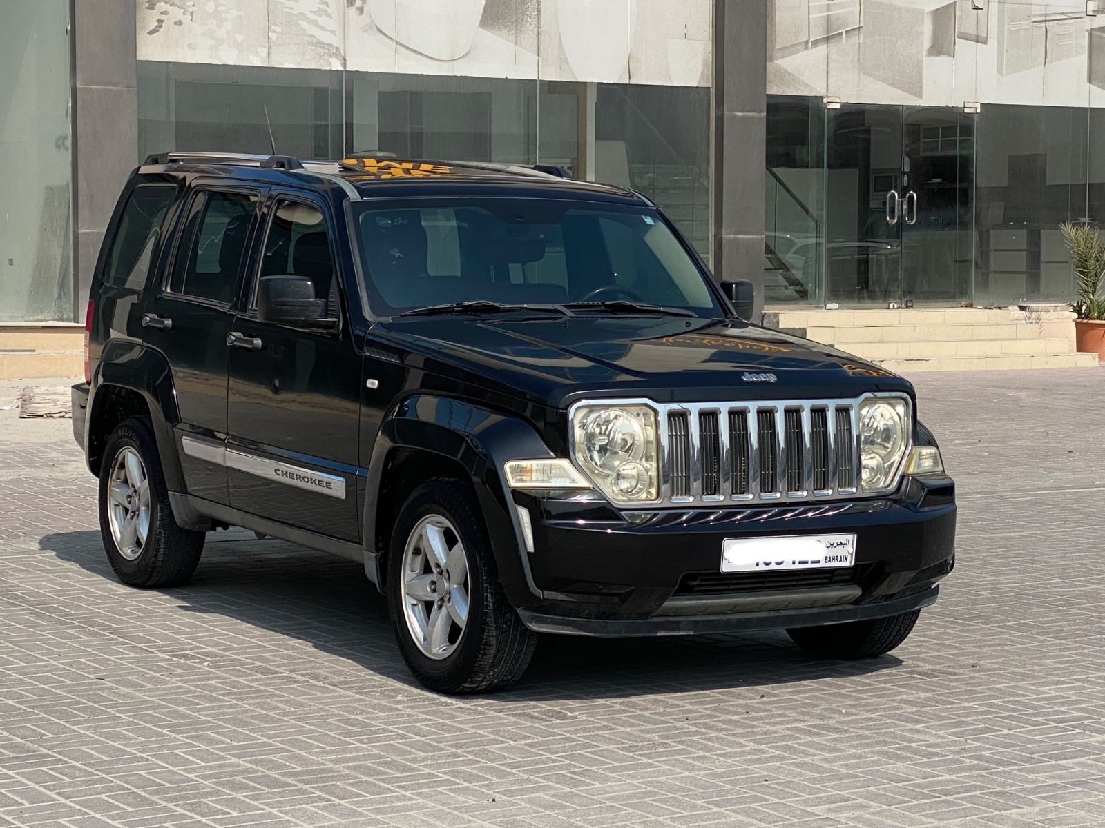 Jeep Cherokee LTD 2011 (Black)