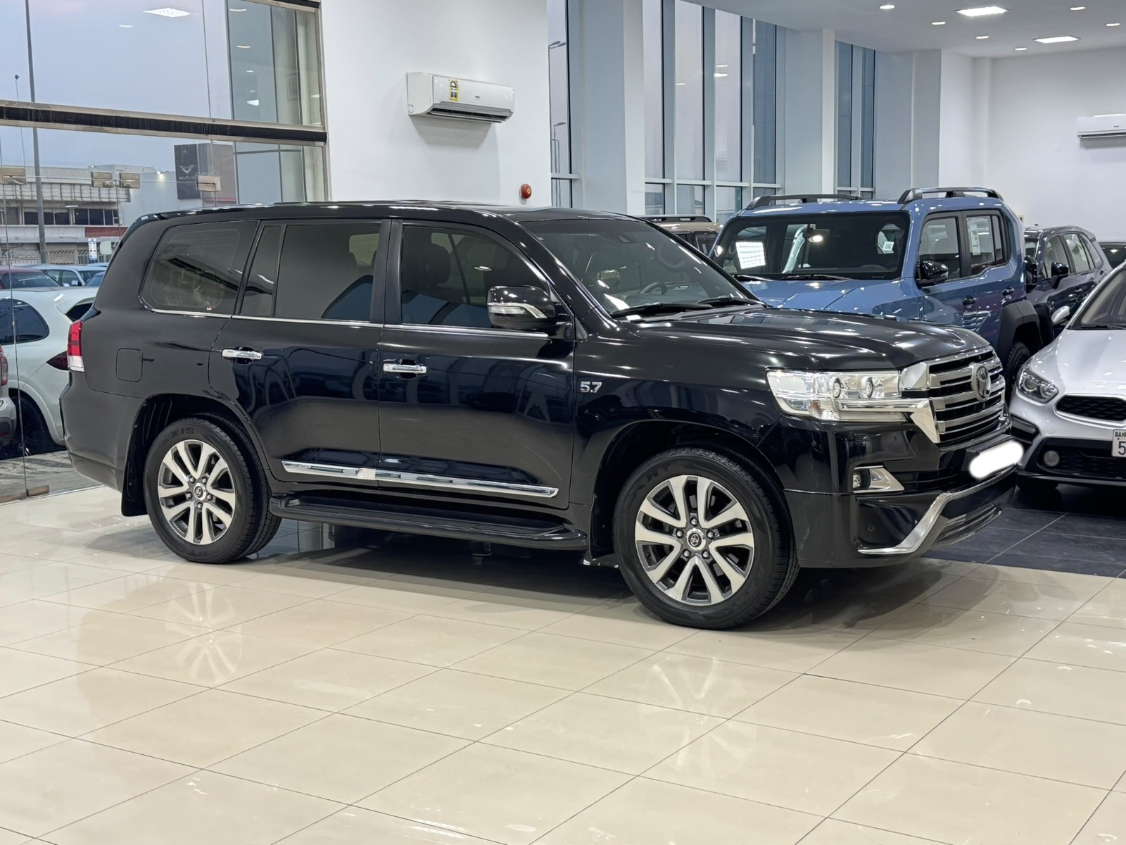 Toyota Land Cruiser VX-S 2016 (Black)
