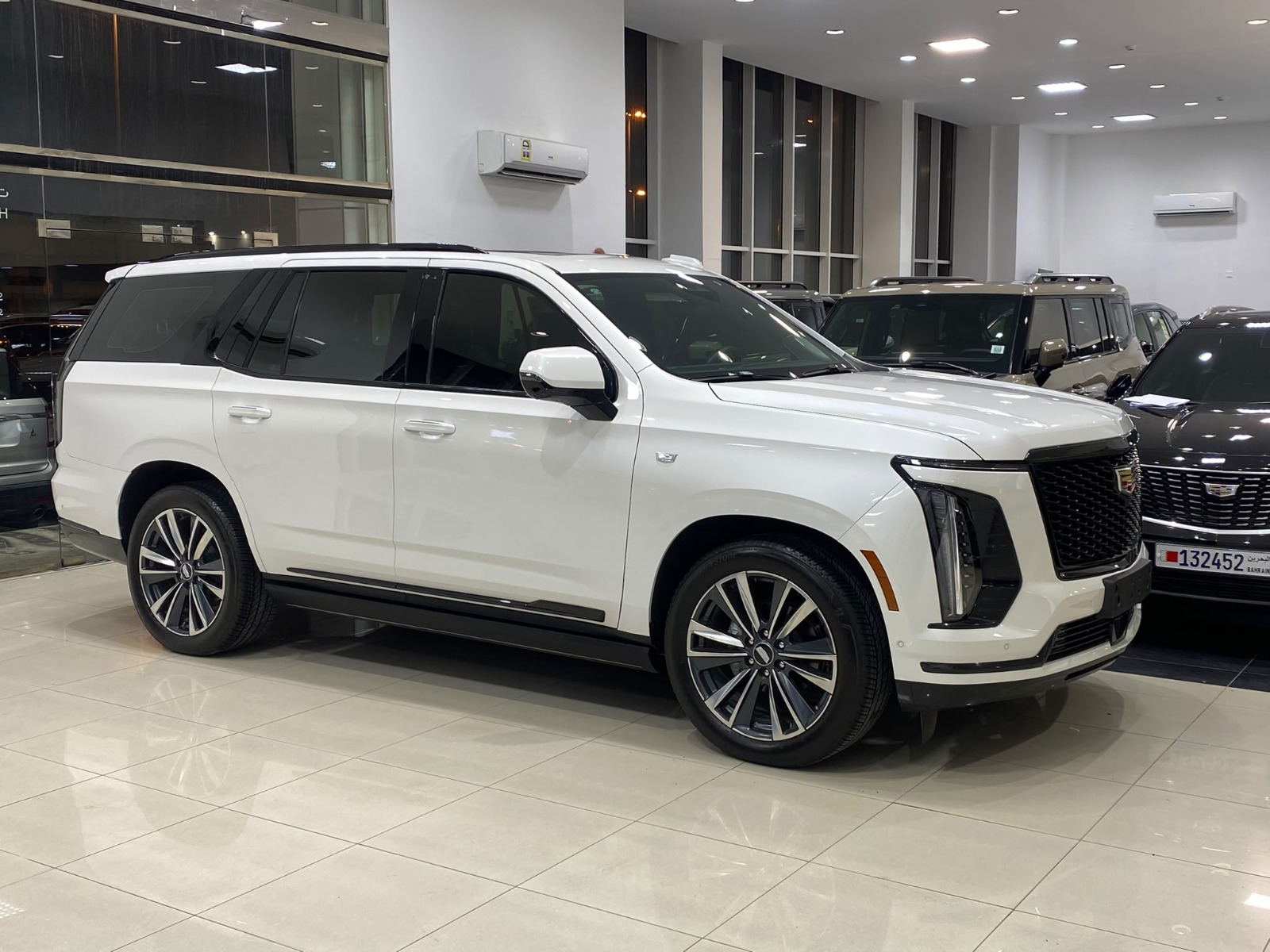 Cadillac Escalade 600 / 2025 (White)