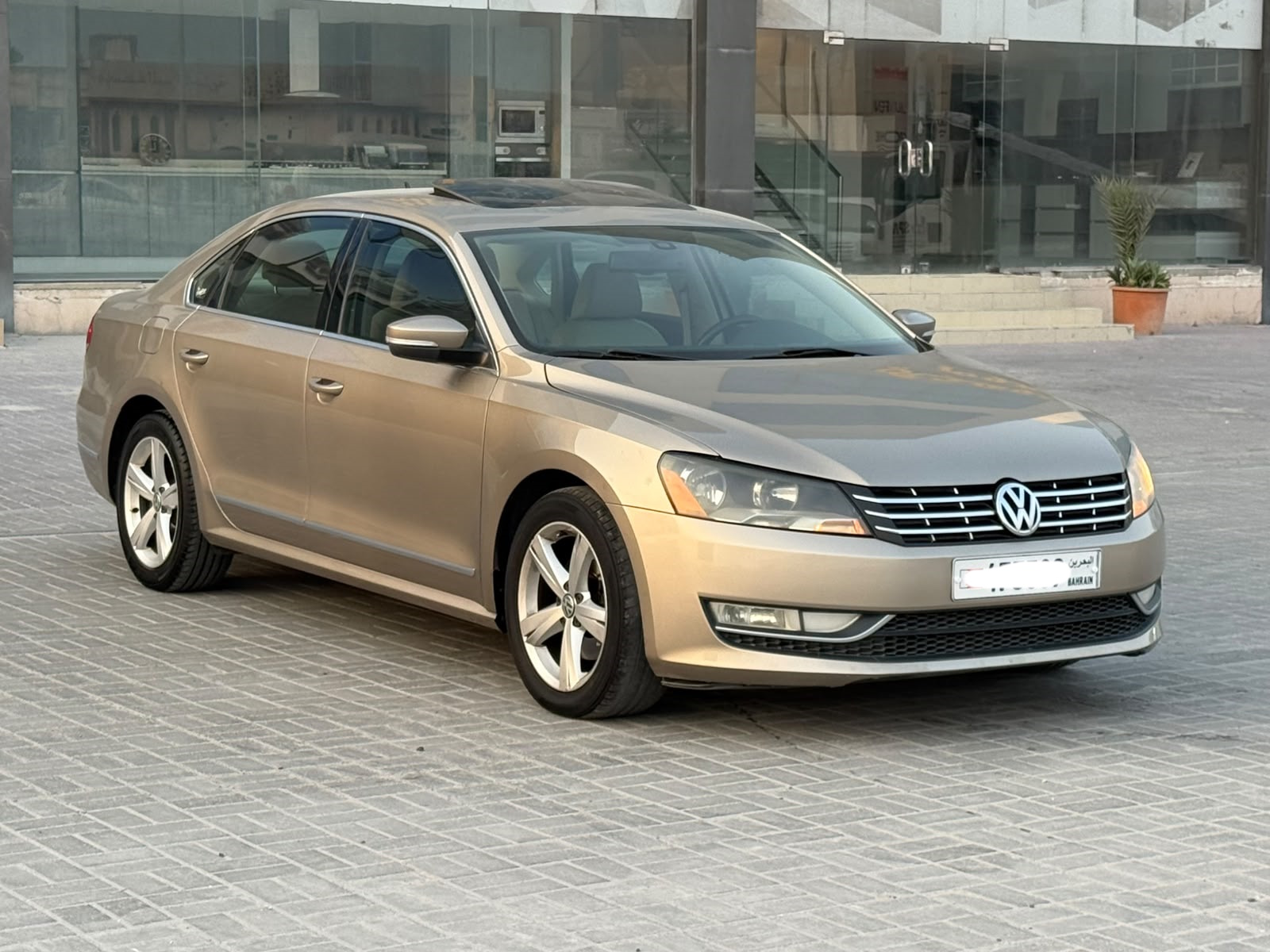 Volkswagen Passat 2016 (Beige)