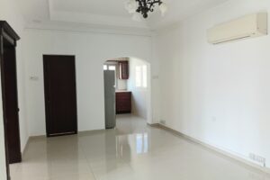 Commercial Office | Prime location | Mahooz | Parking | Security | Kitchen | Split ACs