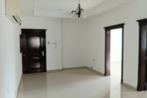 Commercial Office | Prime location | Mahooz | Parking | Security | Kitchen | Split ACs