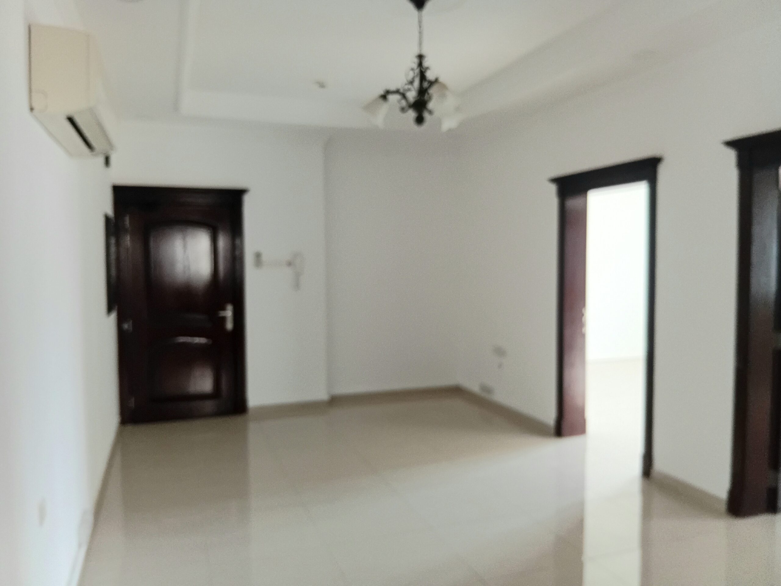 Commercial Office | Prime location | Mahooz | Parking | Security | Kitchen | Split ACs