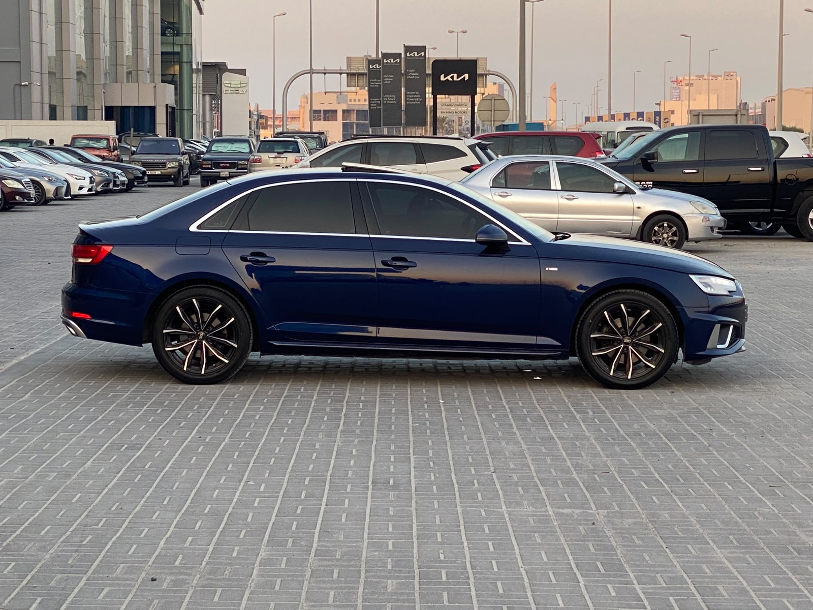 Audi A4 / 2019 (Blue)