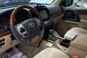 Toyota Land Cruiser GX-R 2015 (White)