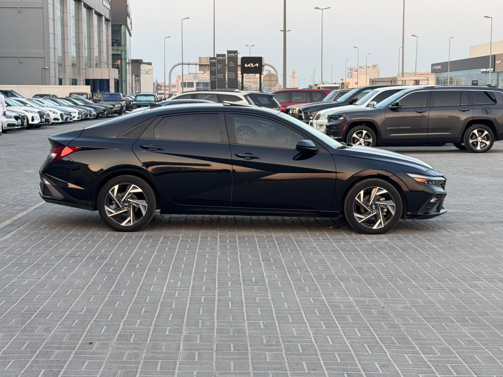 Hyundai Elantra 2025 (Black)