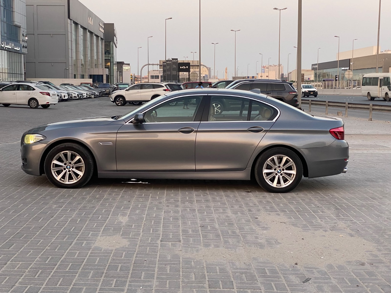 BMW 520i 2015 (Grey)