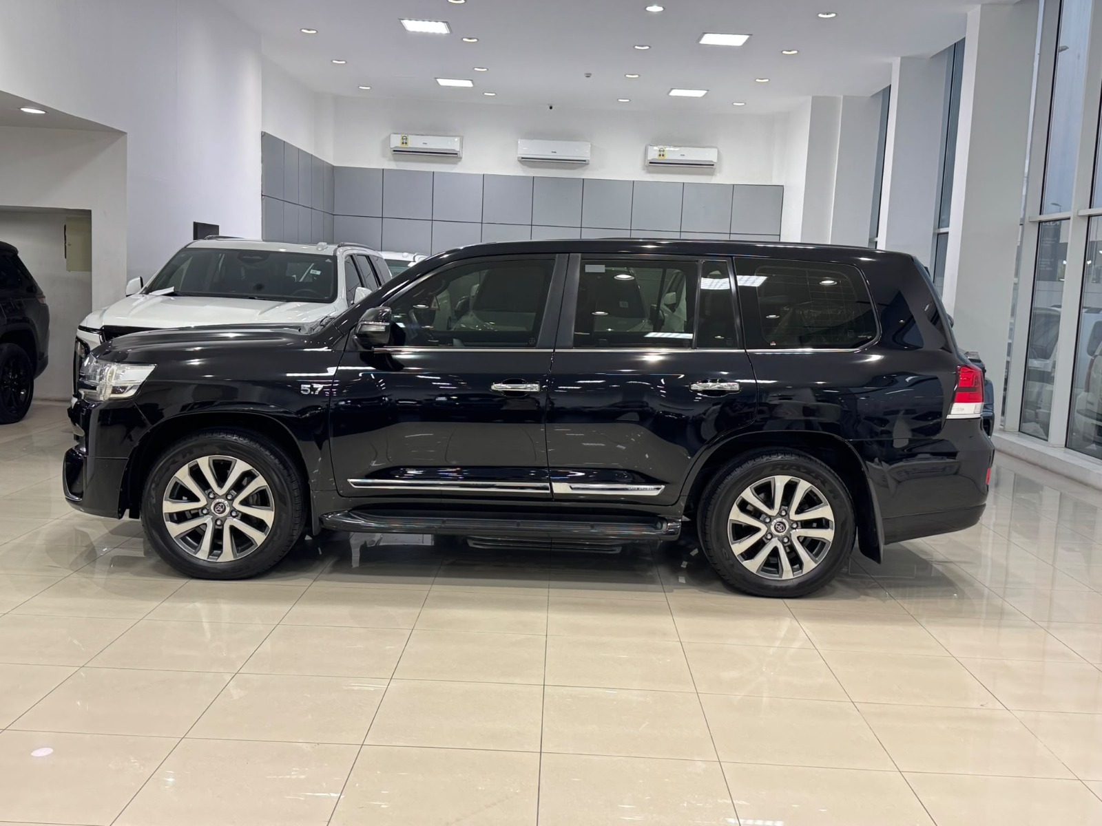Toyota Land Cruiser VX-S 2016 (Black)