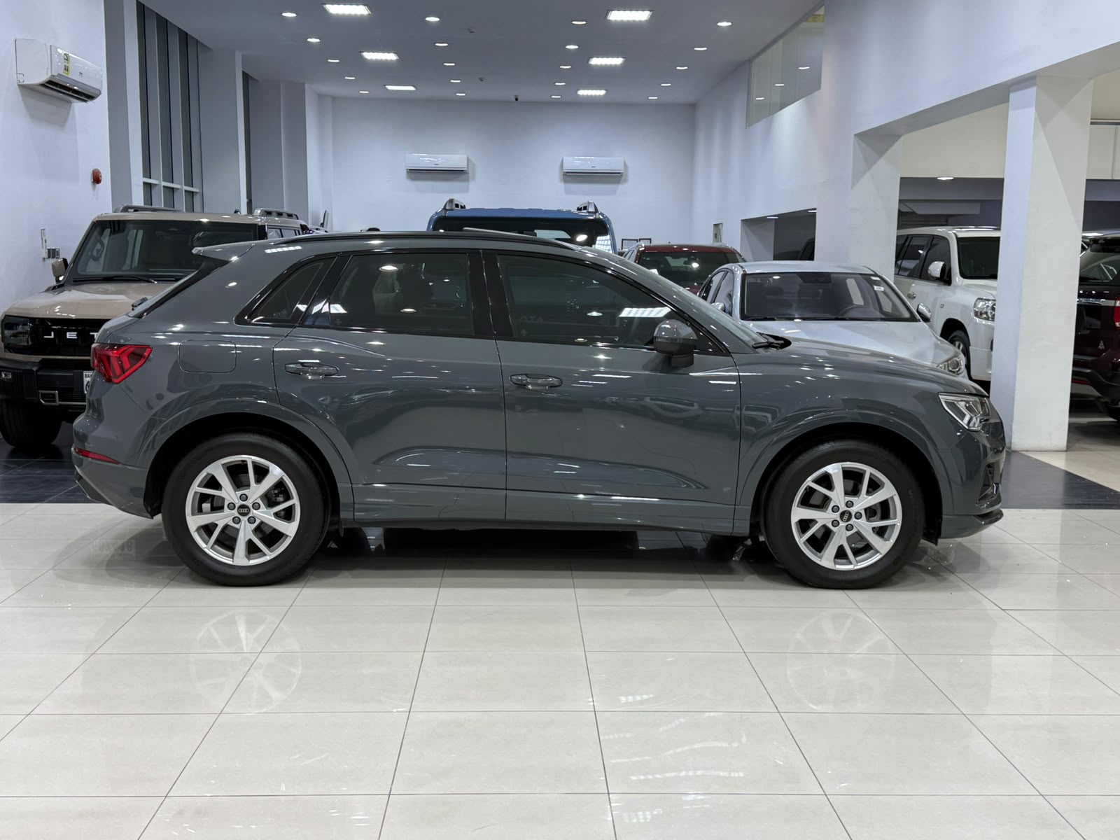 Audi Q3 / 2025 (Grey)