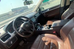 Volkswagen Touareg 2014 (Brown)
