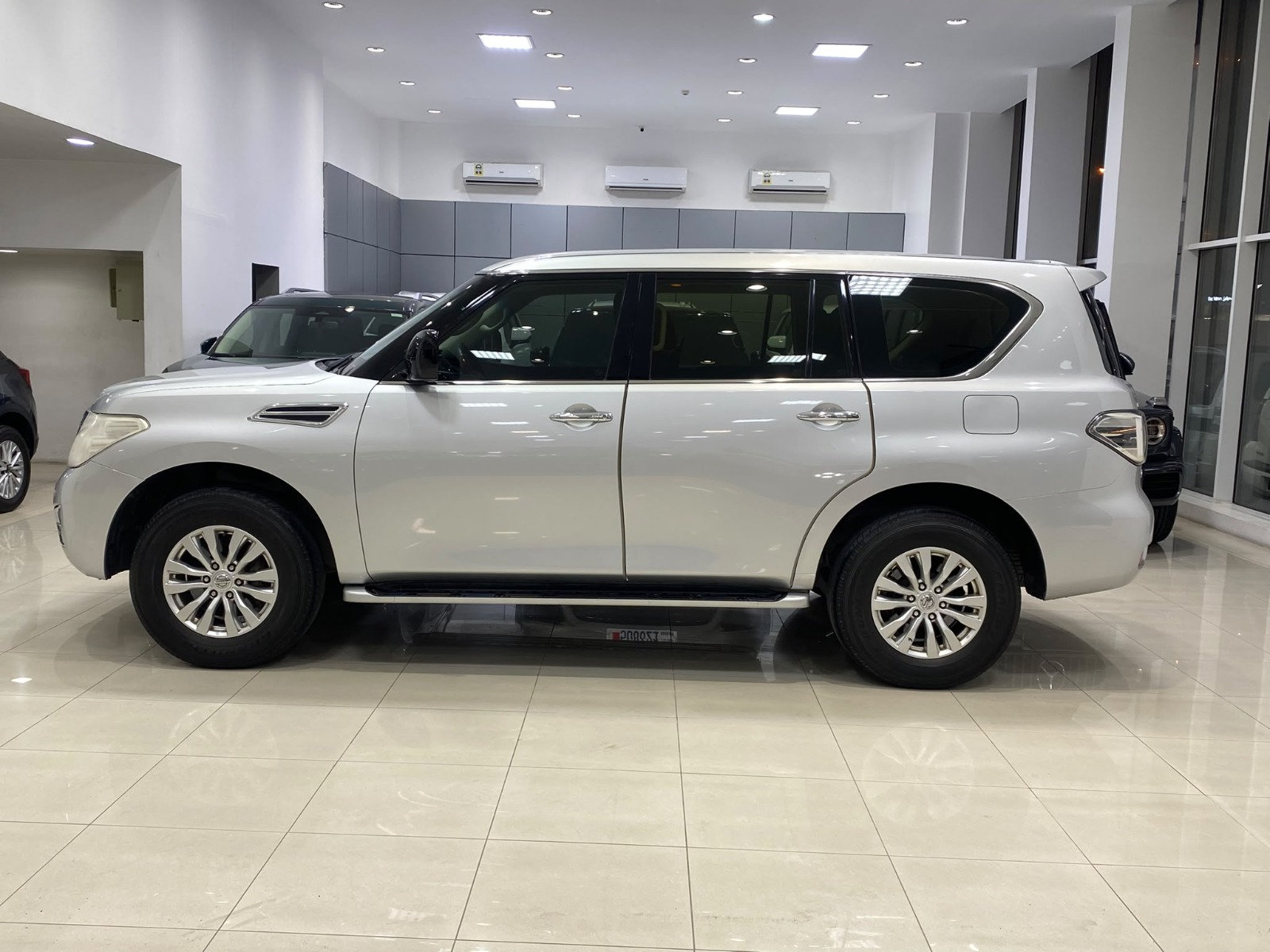 Nissan Patrol XE 2017 (Silver)