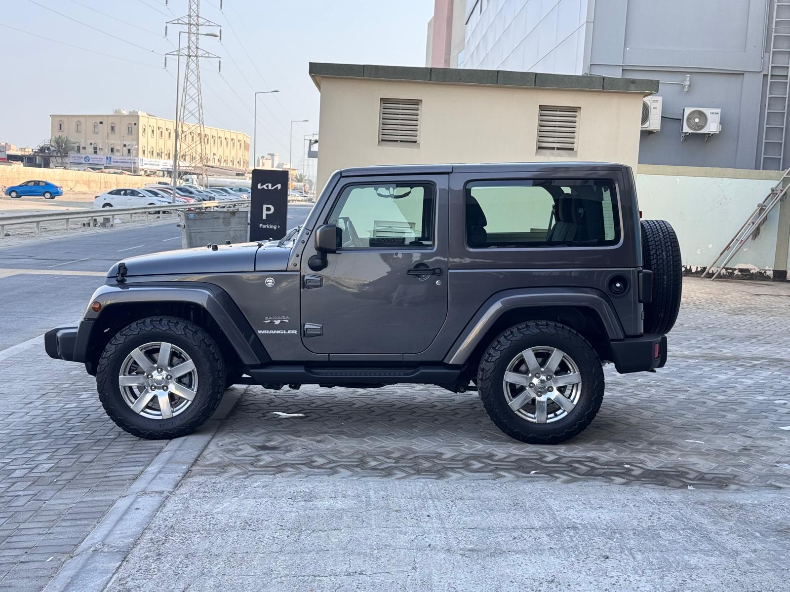 Jeep Wrangler Sahara 2017 (Grey)