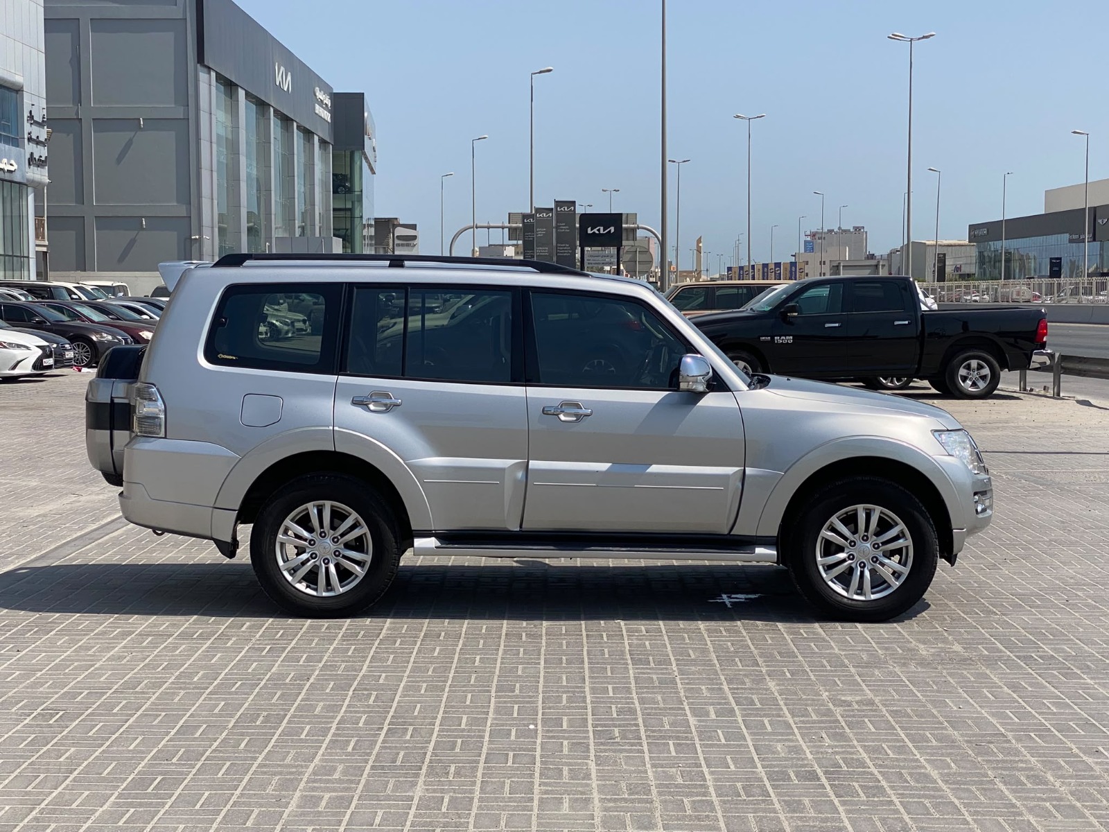 Mitsubishi Pajero GLS 2020 (Silver)