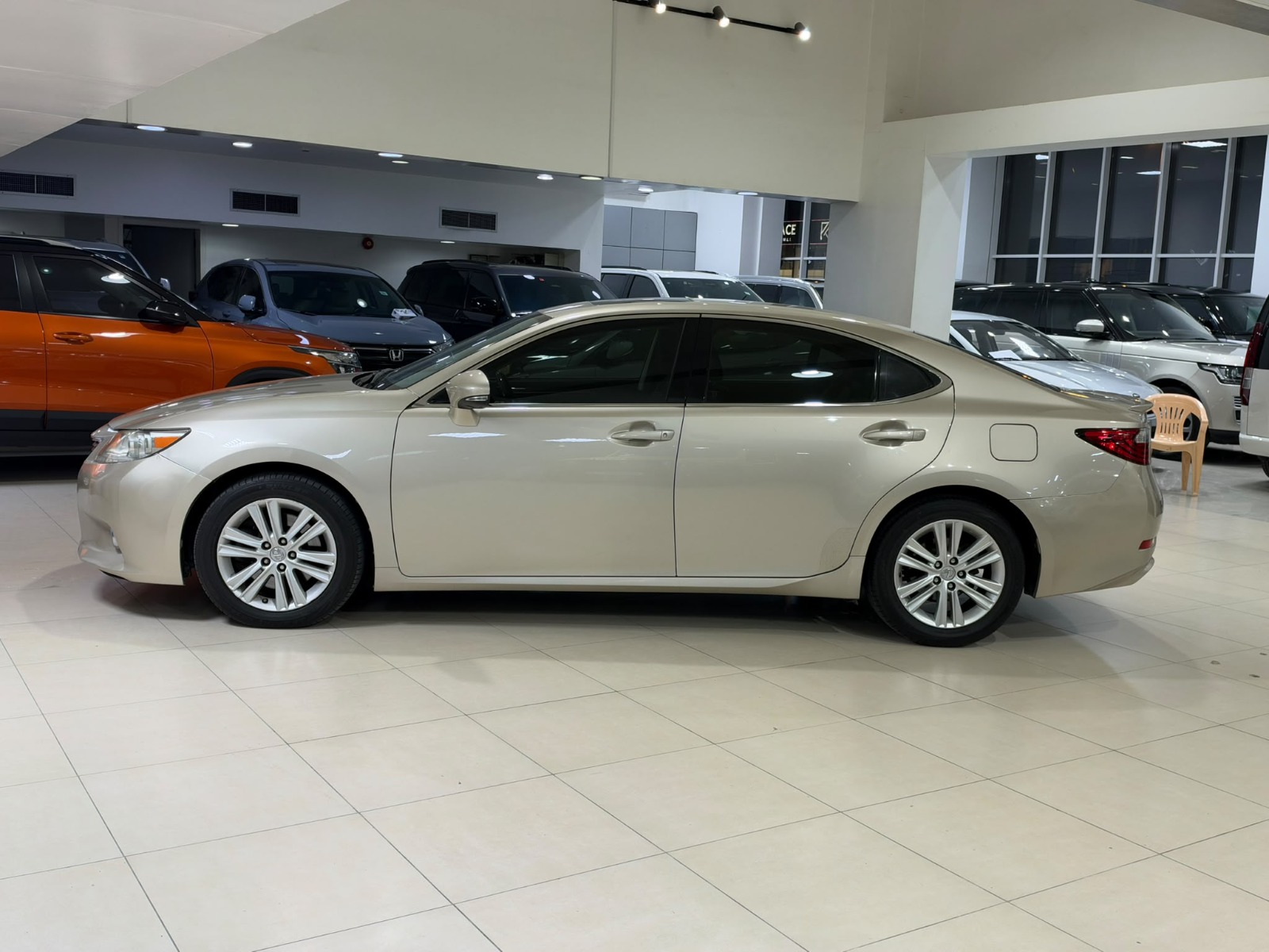 Lexus ES-350 / 2013 (Beige)
