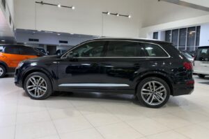 Audi Q7 / 2019 (Black)