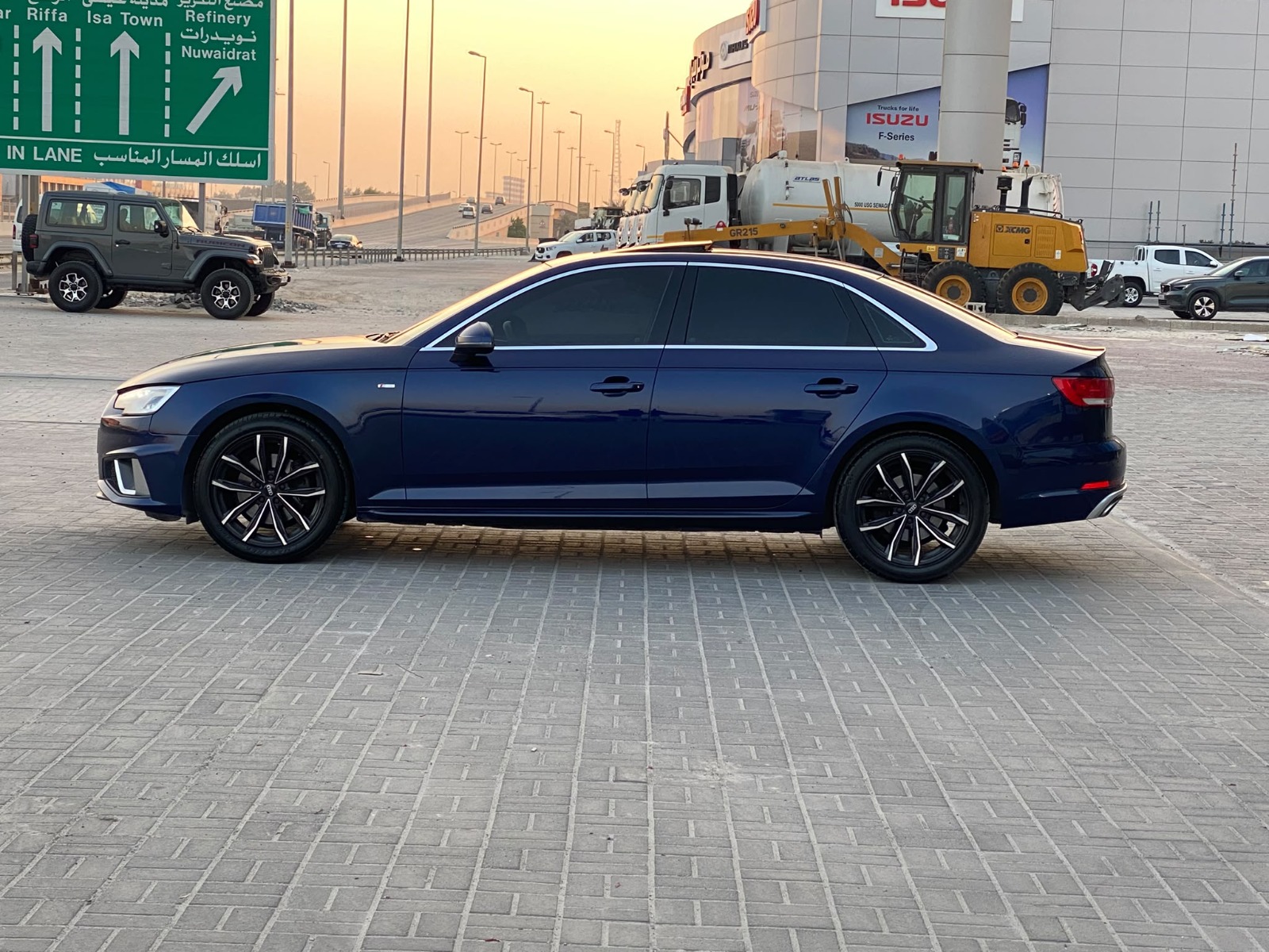Audi A4 / 2019 (Blue)
