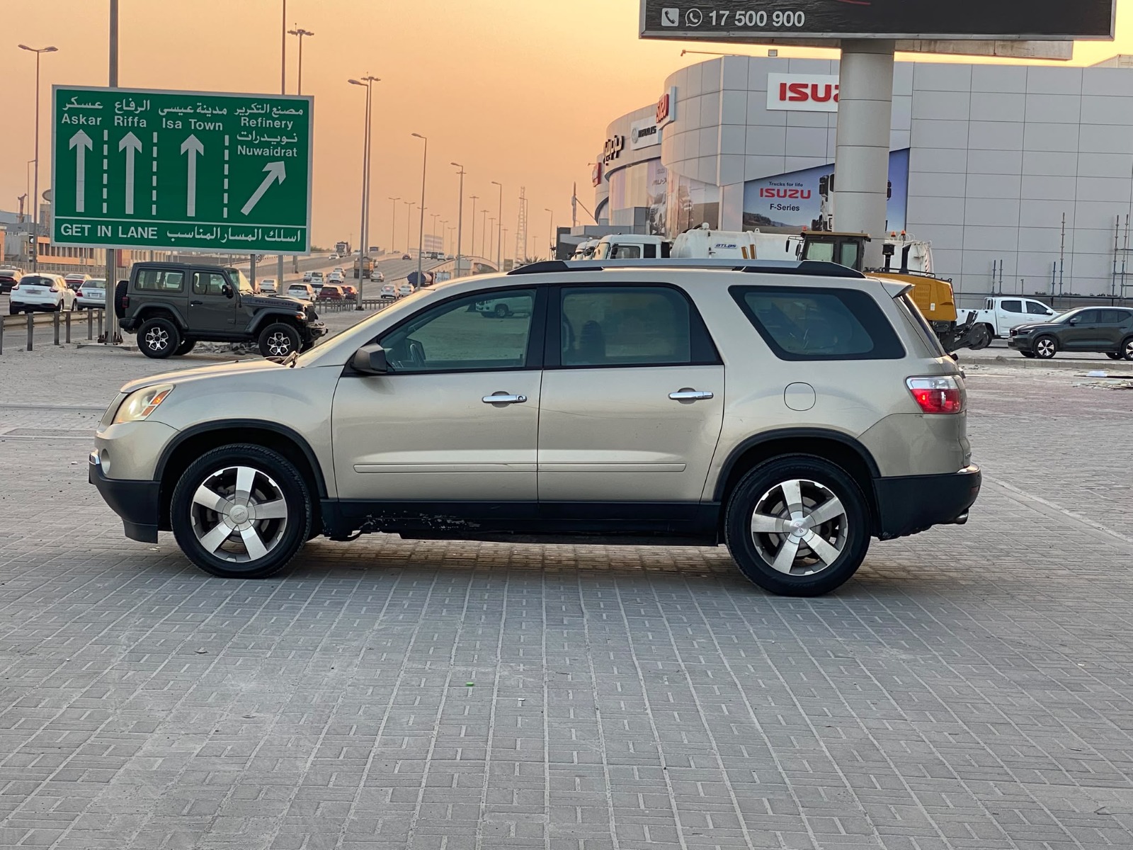 GMC Acadia 2011 (Gold)