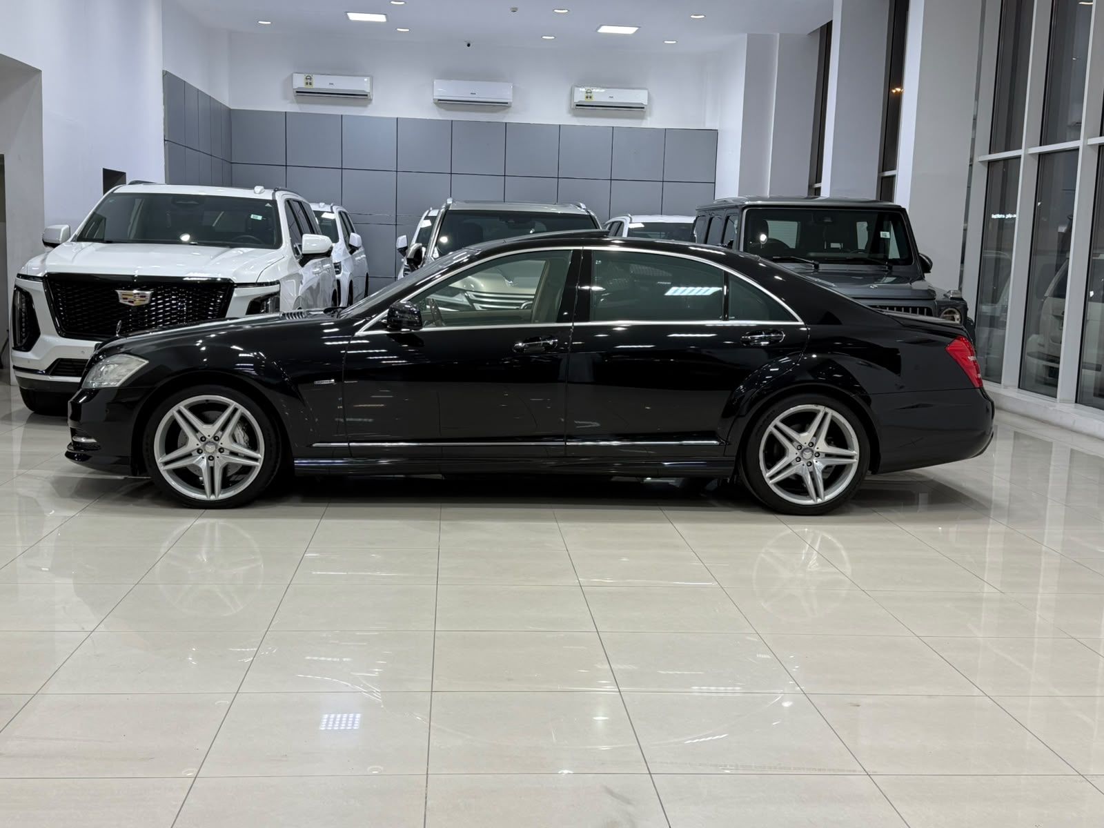 Mercedes Benz S-500 / 2012 (Black)