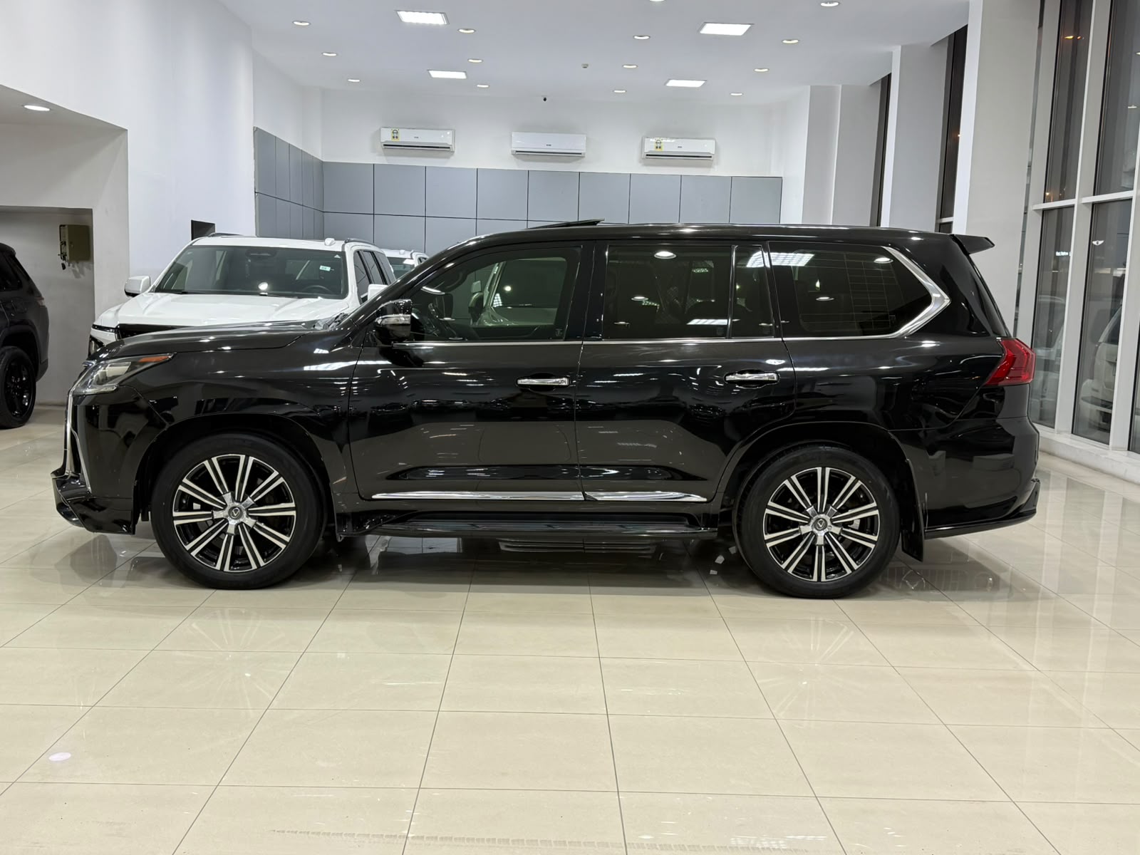 Lexus LX-570 S 2018 (Black)