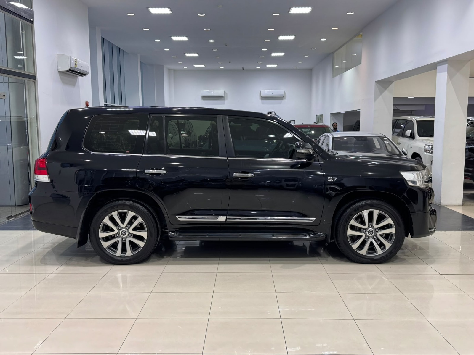 Toyota Land Cruiser VX-S 2016 (Black)