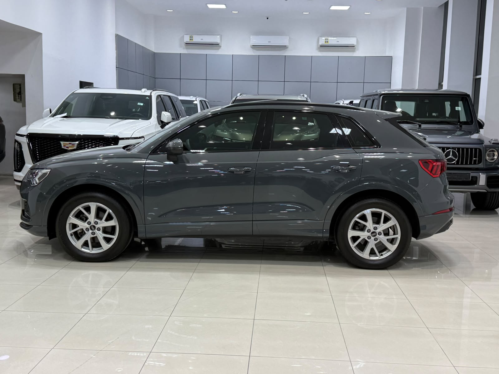 Audi Q3 / 2025 (Grey)