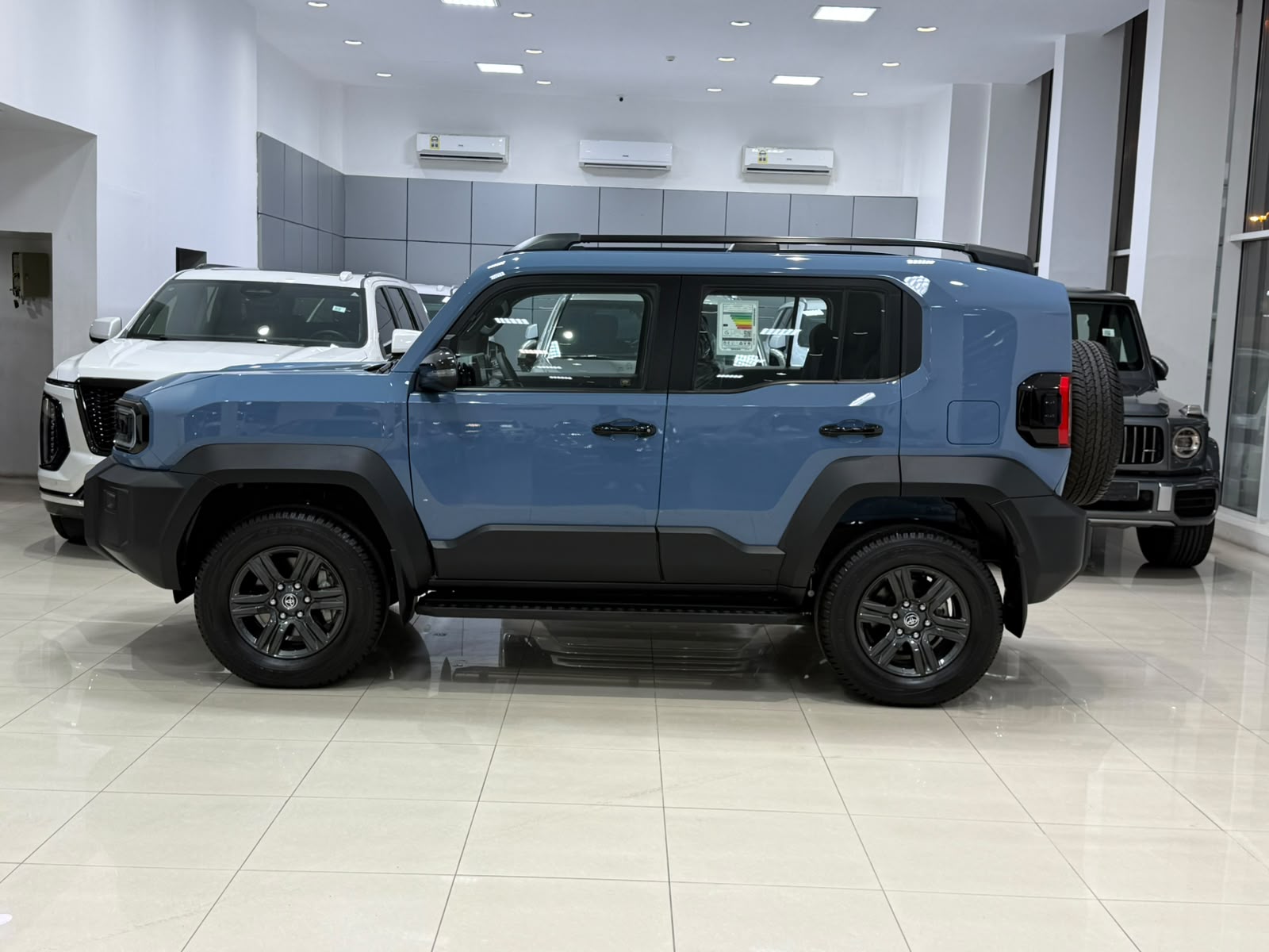 Toyota FJ-Cruiser 2027 (Blue)